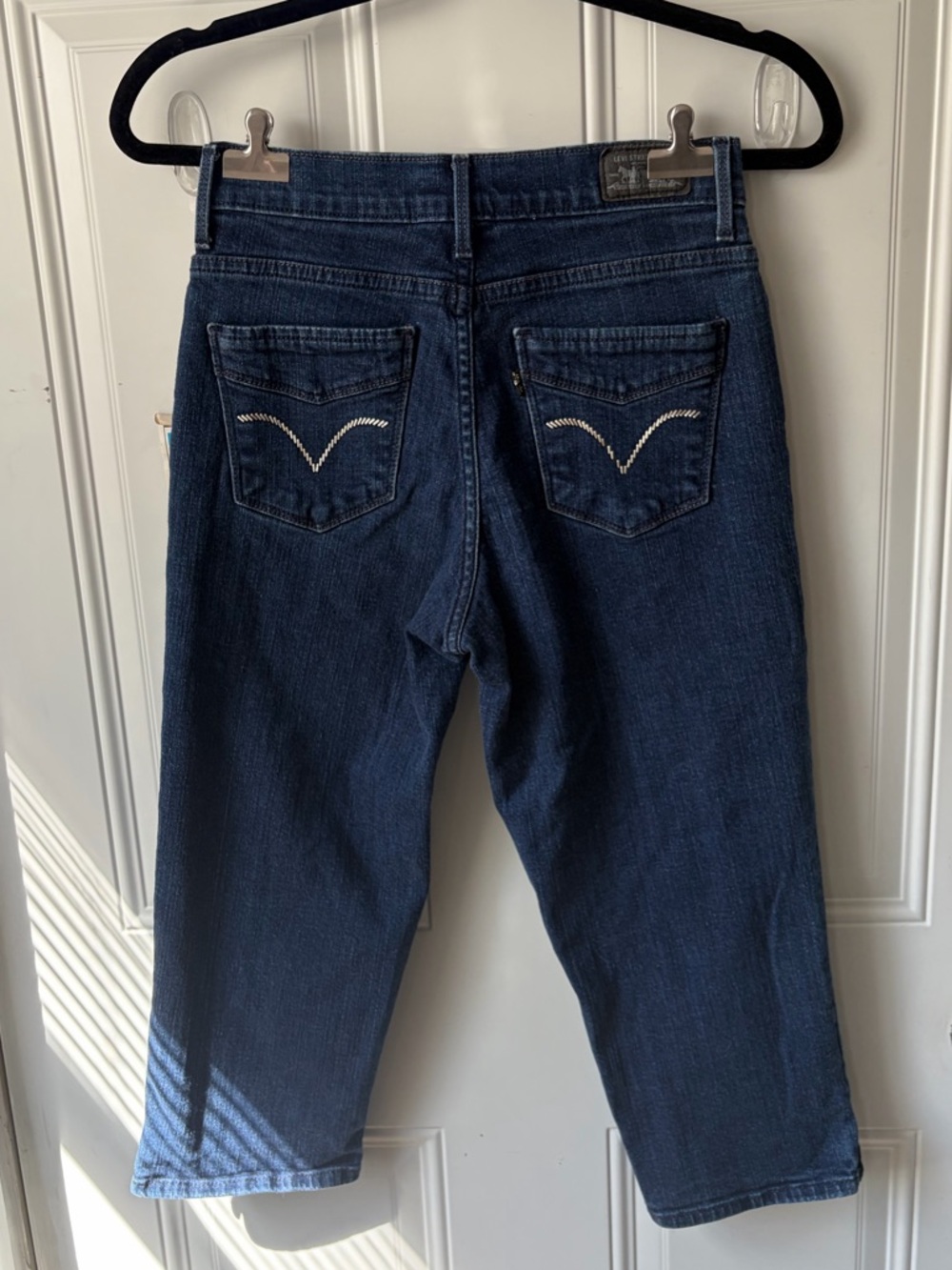 Black Tab Levi’s 512 Perfectly Shaping Cropped Jeans ✨